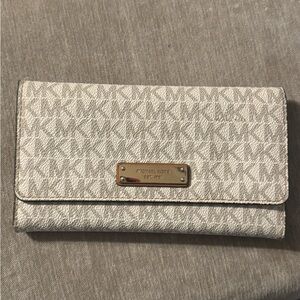 Used Michael Kors trifold Women's Wallet